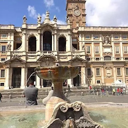 Between Colosseum And Forum アパート