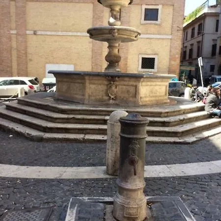Between Colosseum And Forum * ローマ