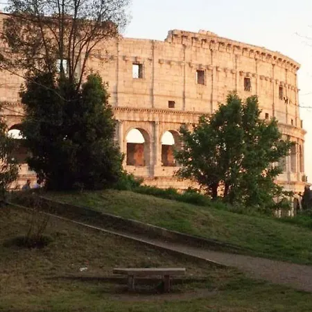 Between Colosseum And Forum アパート *