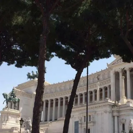 Between Colosseum And Forum アパート ローマ